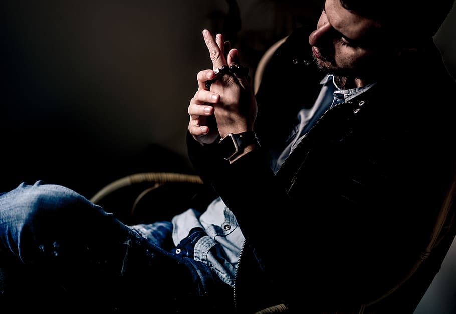 one person, communication, men, holding, social issues, indoors HD wallpaper