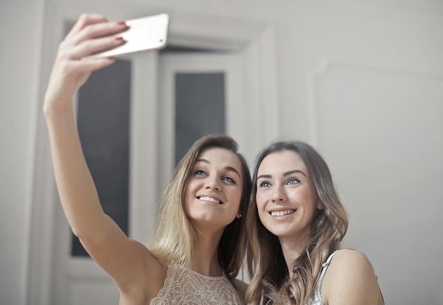 Two Young Women taking a selfie together at home, 25-30 Years, HD wallpaper