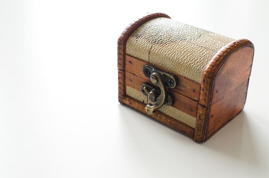 buckle, color, plastic, object, container, chest, box, sharpener HD wallpaper