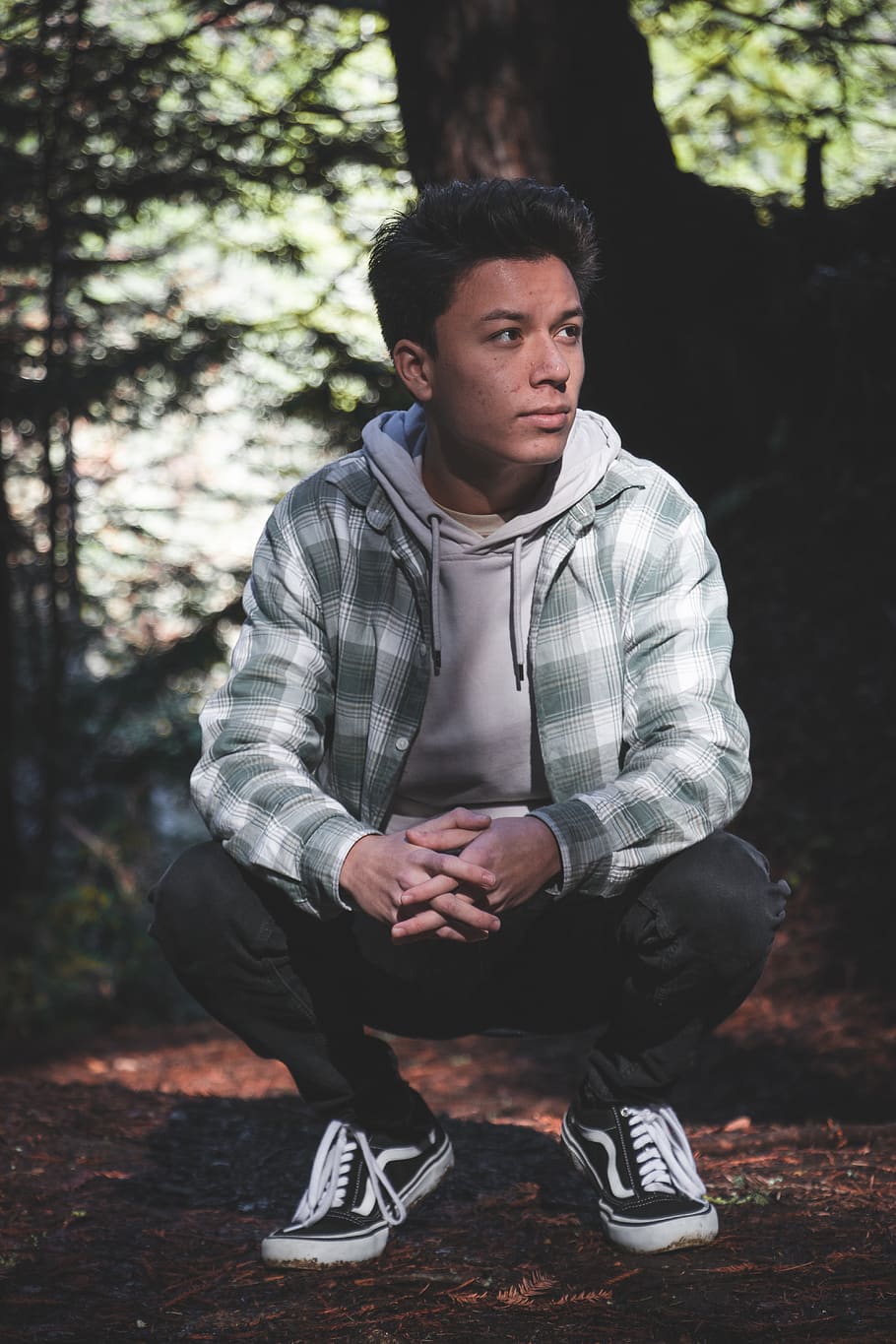 Man Posing for Photoshoot in Front of a Tree, daylight, facial expression HD wallpaper