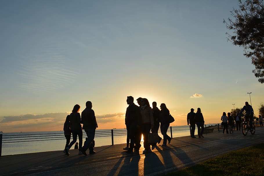 Silhouette of People Near Seashore during Sunset, caddebostan HD wallpaper