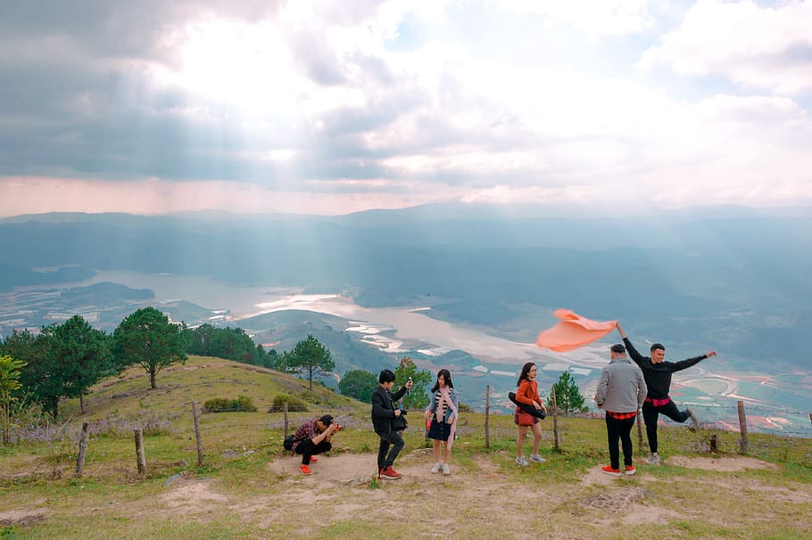 Group Of People Taking Photos, daylight, environment, friends HD wallpaper
