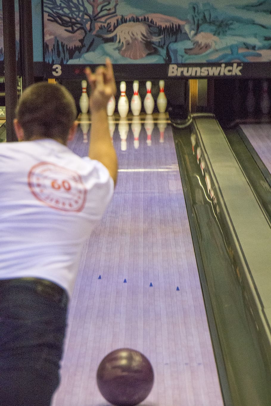 bowling, sphere, sport, play, real people, one person, indoors HD wallpaper