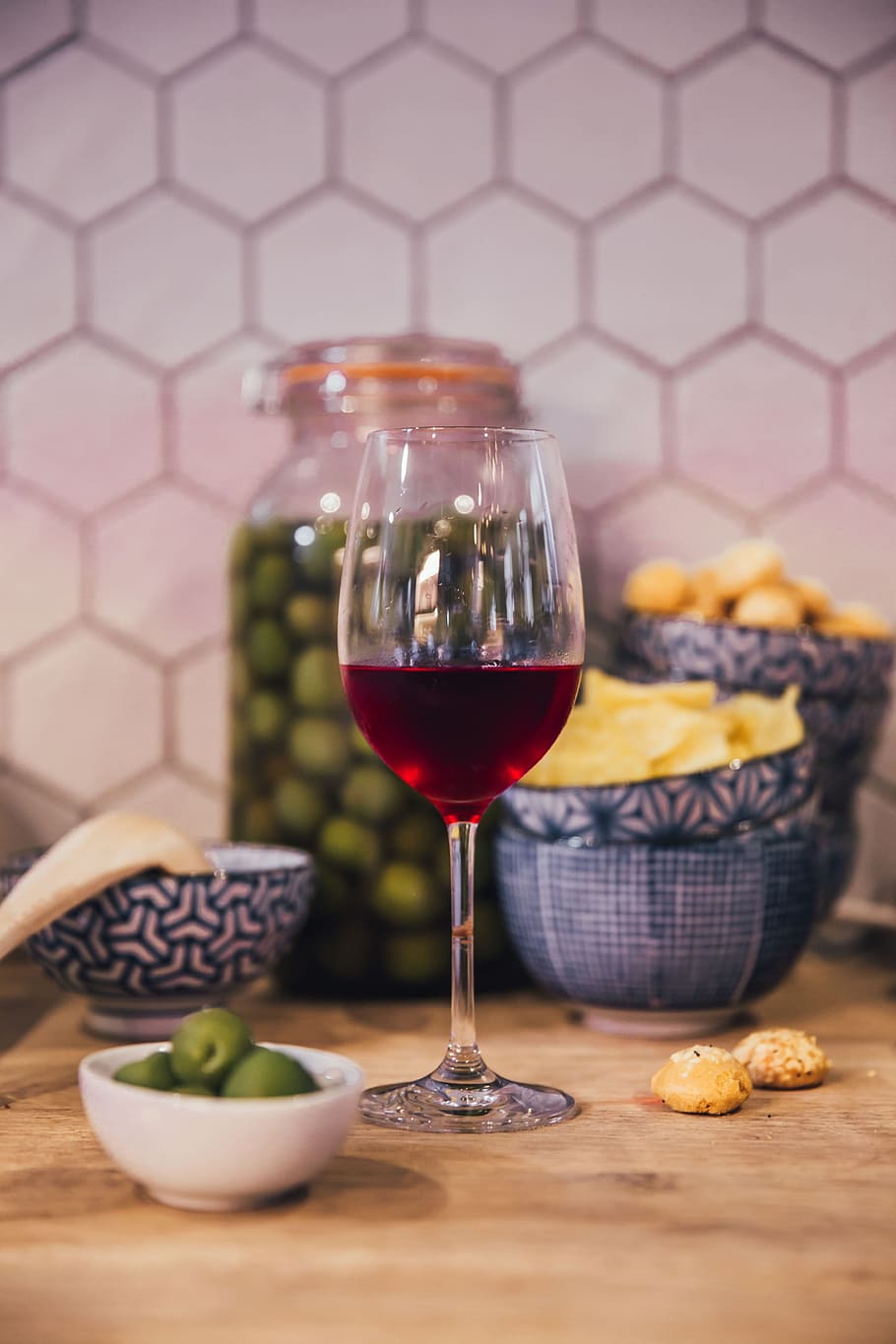 Red Wine In Kitchen Photo, Drinks, alcohol, food and drink, refreshment HD wallpaper