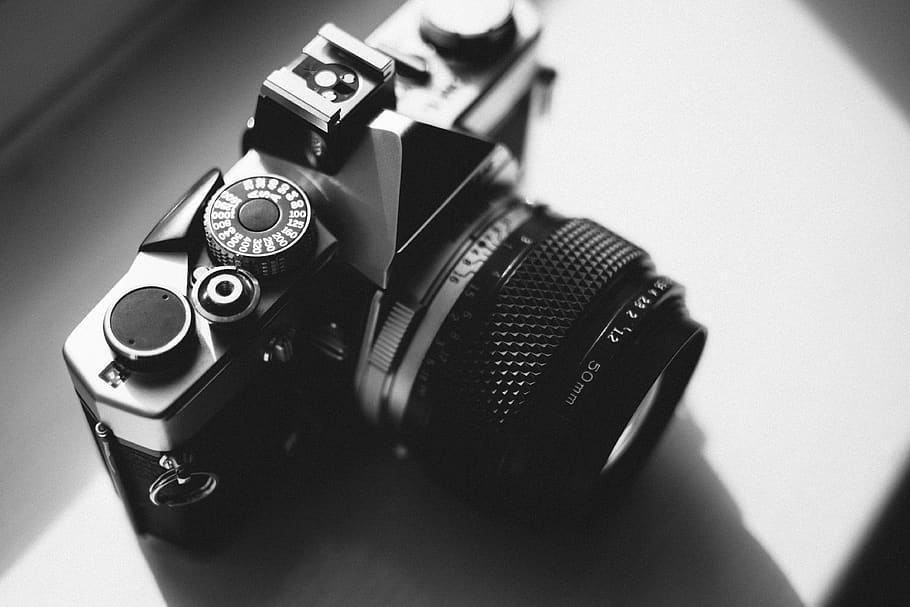 Black and Gray Dslr Camera on White Surface, analog, aperture HD wallpaper