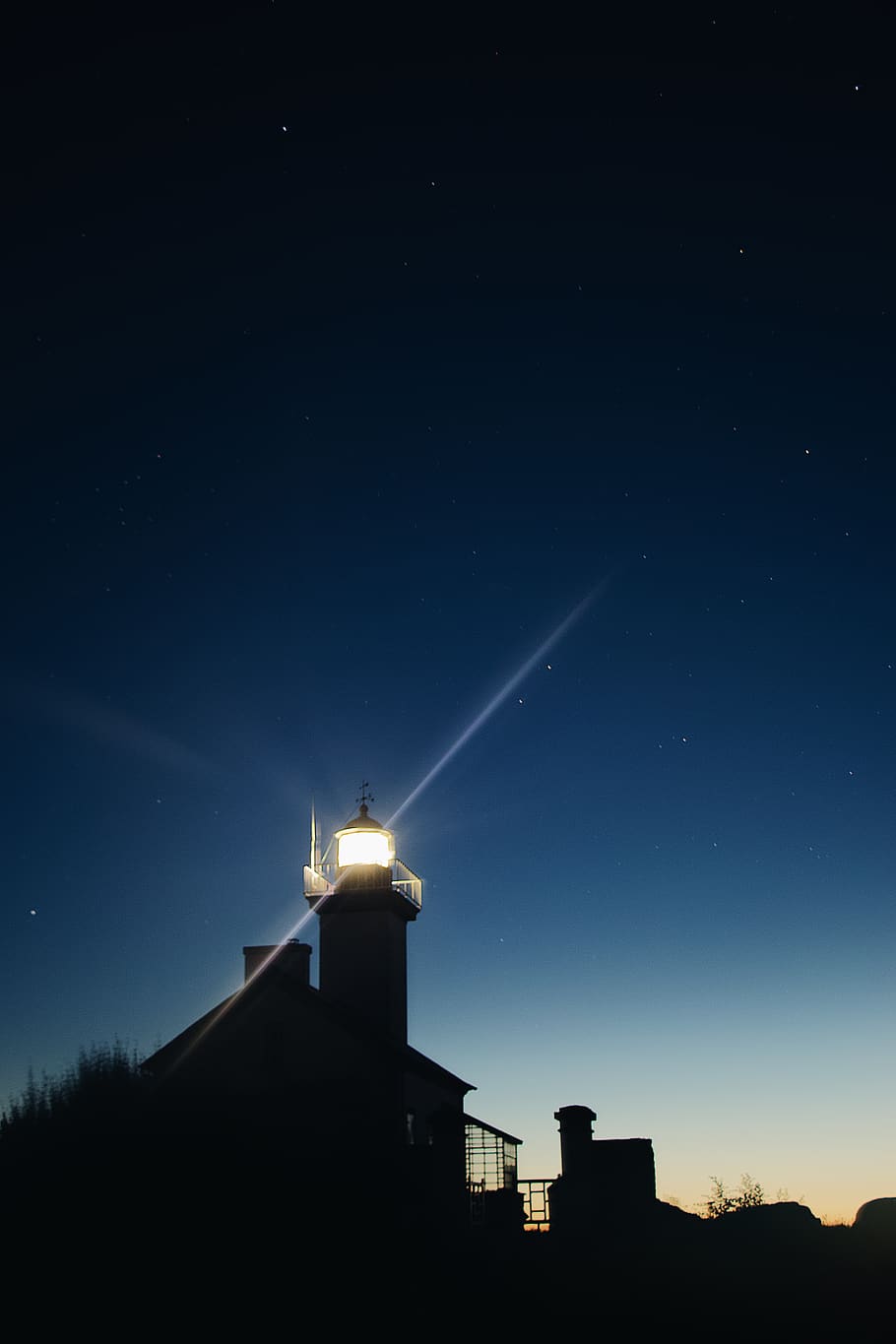 lighthouse shining at night, architecture, building, outdoors HD wallpaper