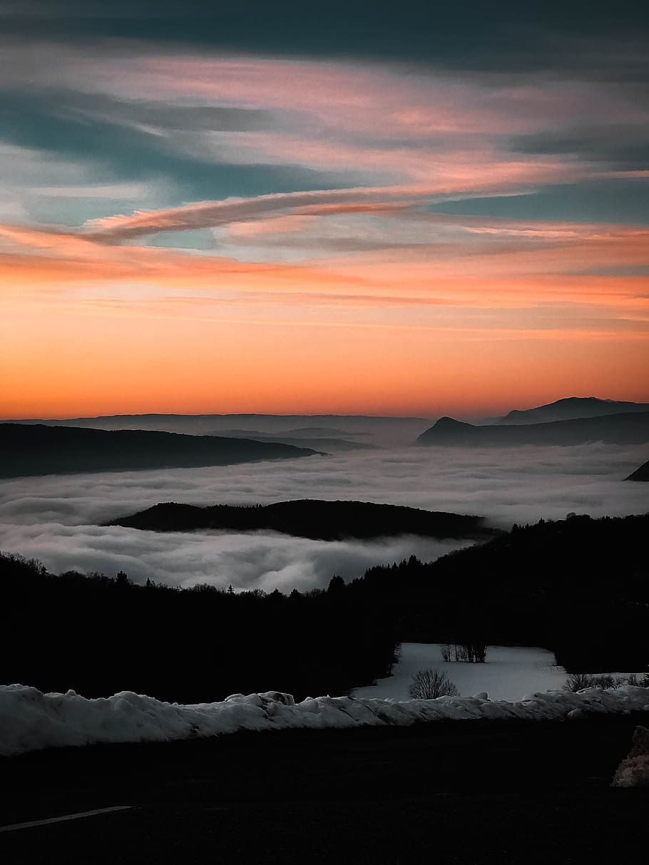 photo of mountain with fogs, dusk, sundown, evening, cloudscape HD wallpaper