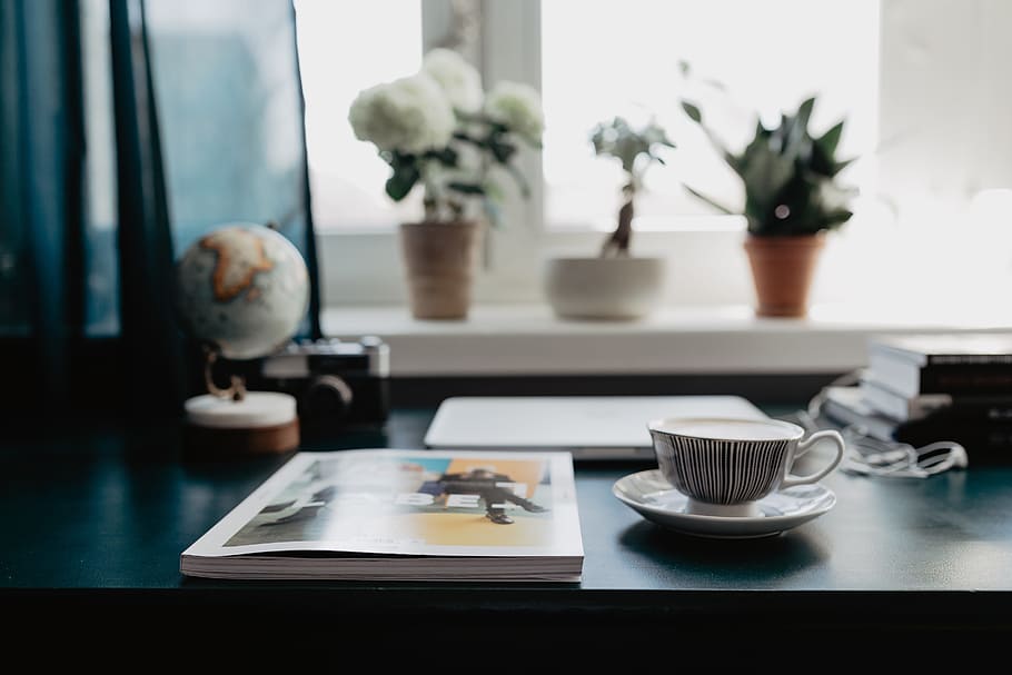 Reading a magazine, workspace, desk, time, break, entrepreneur HD wallpaper