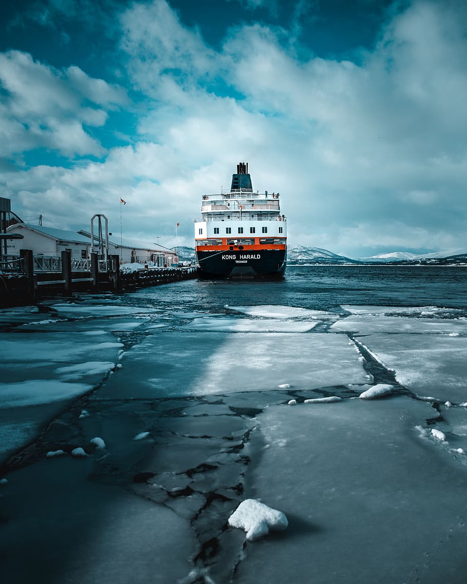 Docked Ship, frosted, frosty, harbor, ice, norway, ocean, pier HD wallpaper