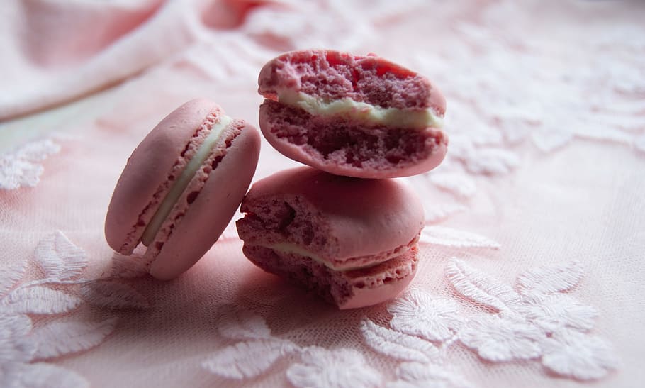 macarons, macaroons, pink, floral, blush, cream, bite, yum HD wallpaper