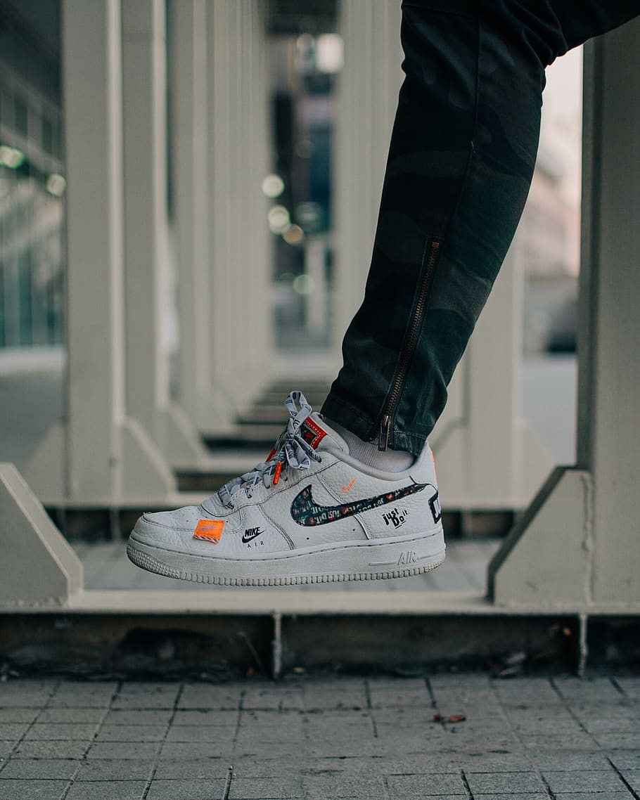 Aptitud Malabares rima HD wallpaper: Selective Focus Photography Of Person Wearing Nike Air Force 1  Low Top Shoe | Wallpaper Flare