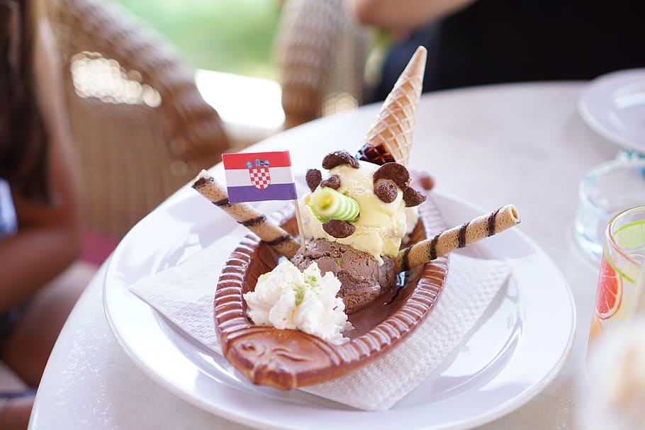 ice cream on white plate, vodice, croatia, dessert, food, creme HD wallpaper