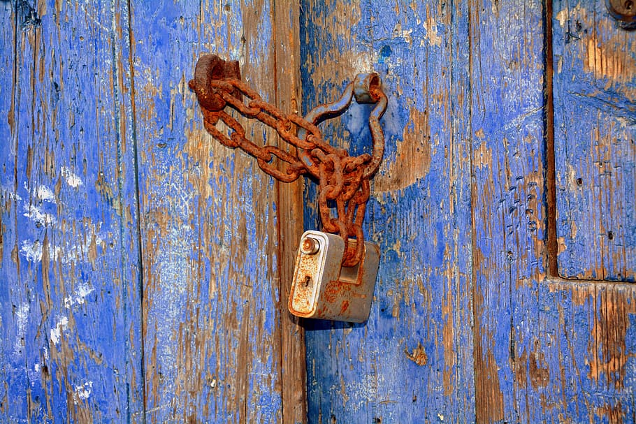 closed, chain, padlock, rusty, door, wood, old, safety, metal HD wallpaper