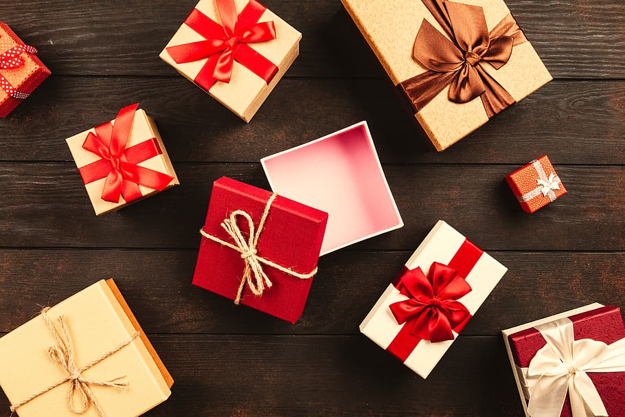 White And Red Gift Boxes, bow, celebration, christmas, flatlay HD wallpaper