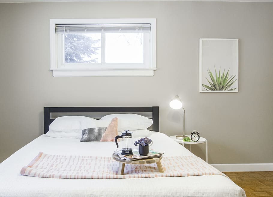 White Bedspread, bedroom, blanket, cushion, furniture, headboard HD wallpaper