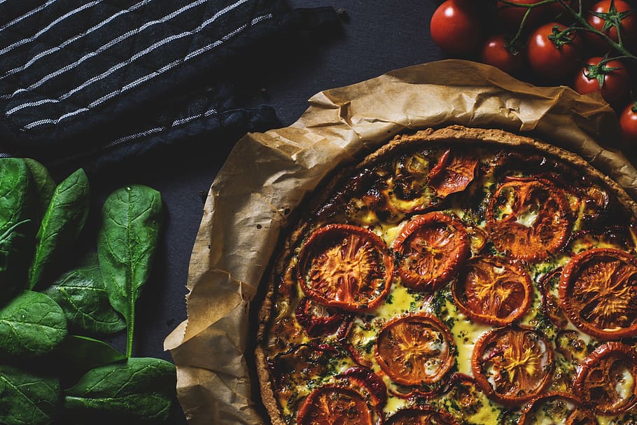 Tomato Pizza, crust, delicious, dinner, epicure, food, lunch HD wallpaper