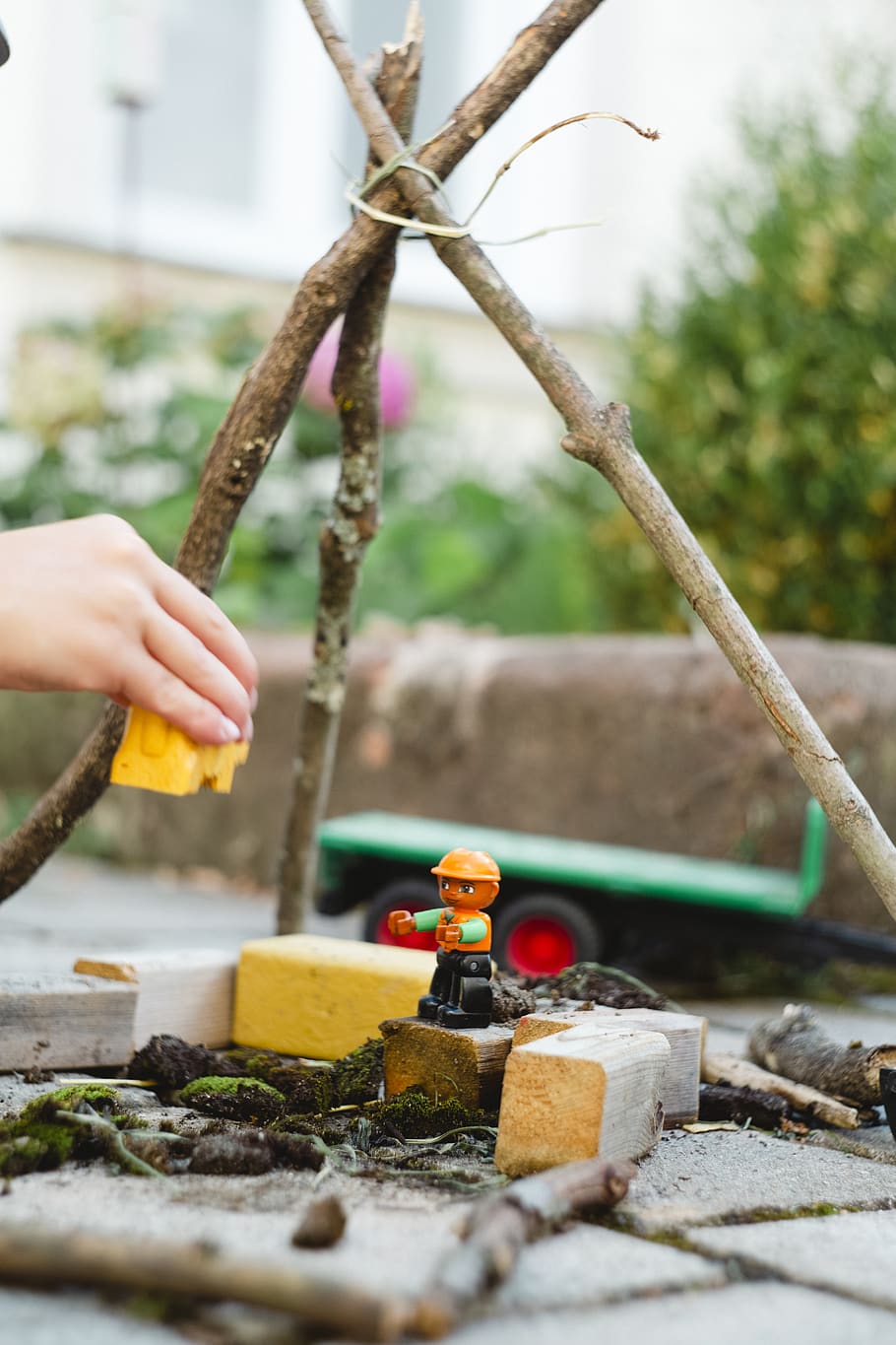 person playing construction worker minifig, one person, hand HD wallpaper