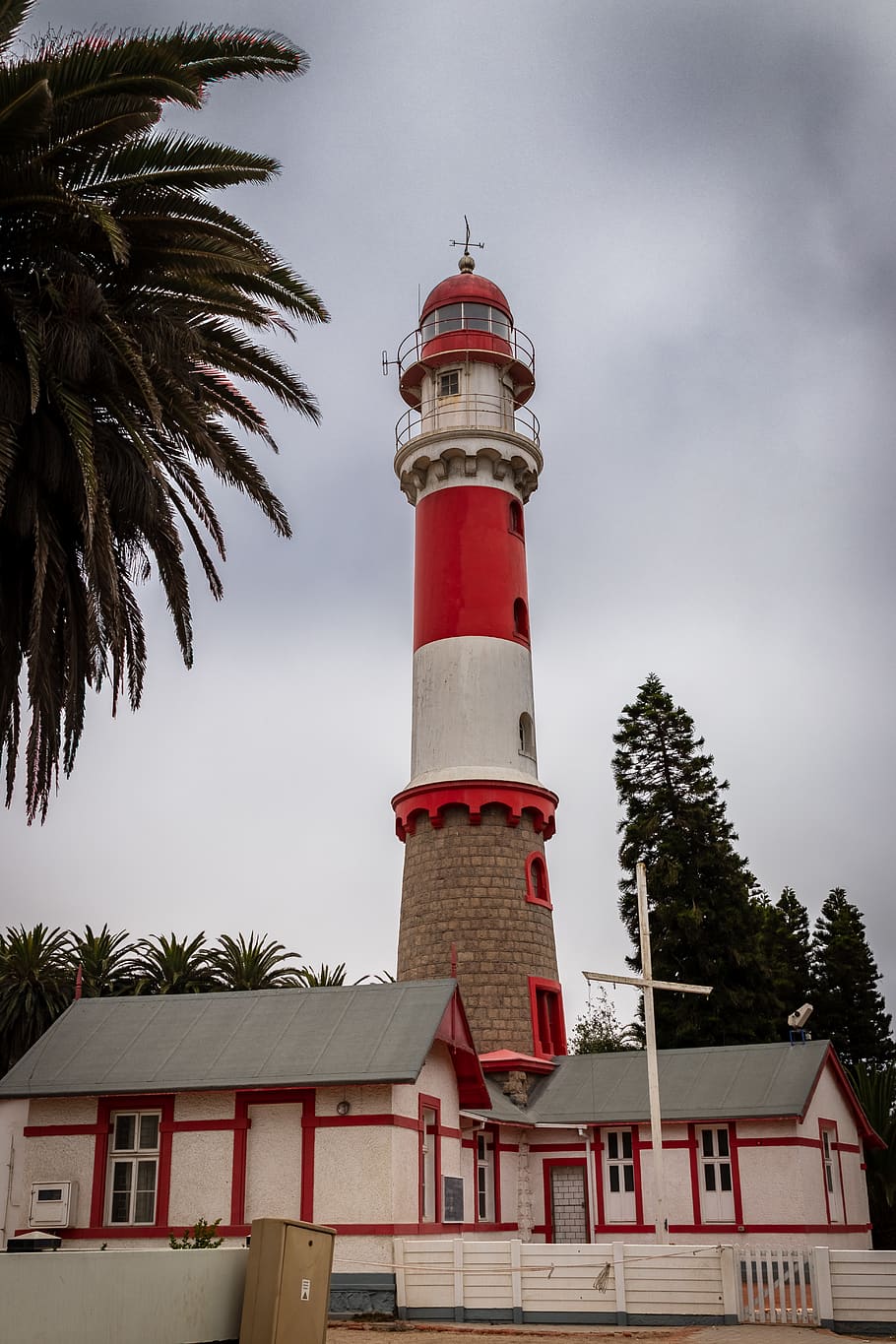 church under lighthouse, building, architecture, tower, beacon HD wallpaper