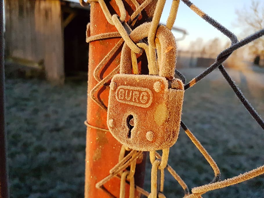 padlock, rust, frost, close-up, focus on foreground, safety, HD wallpaper
