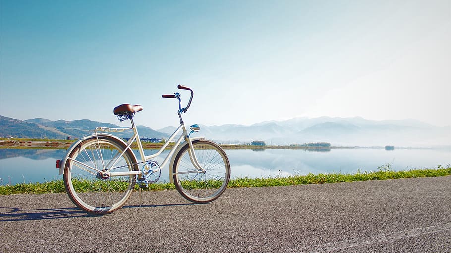 Gray Commuter Bike Parked on Road Beside Sea, beach, bicycle, HD wallpaper