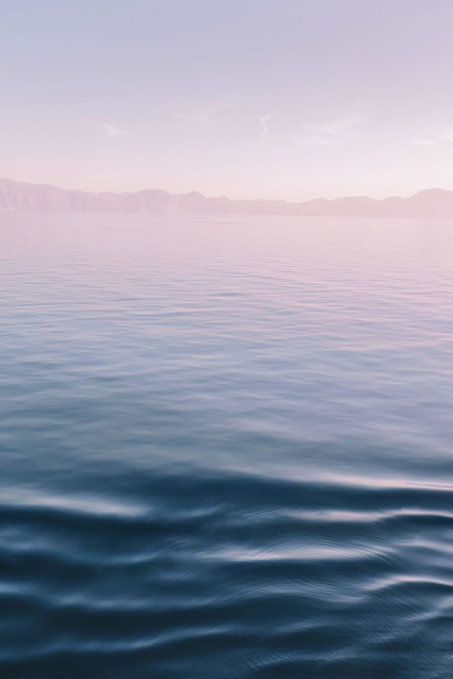 ocean under gray sky during daytime, lake, mountain, water, texture HD wallpaper