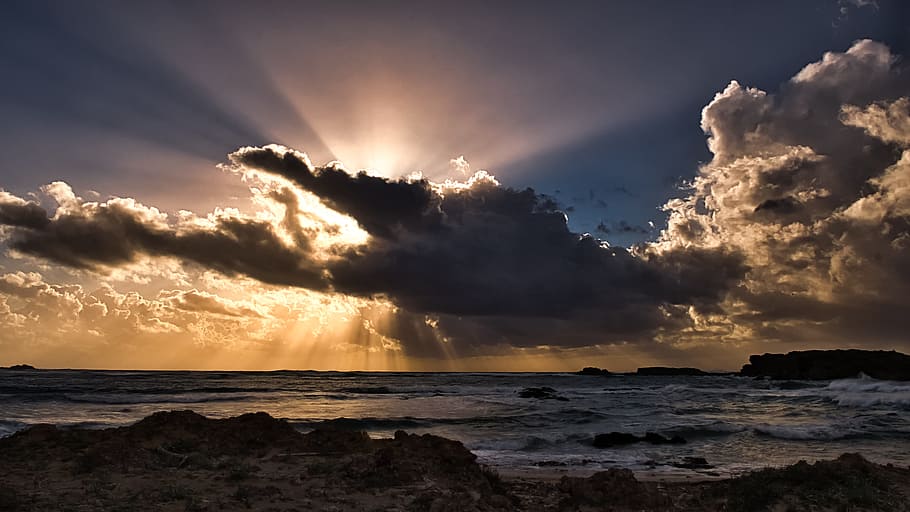 Body of Water Under Clouds With Sun Rays, beach, cloud formation HD wallpaper