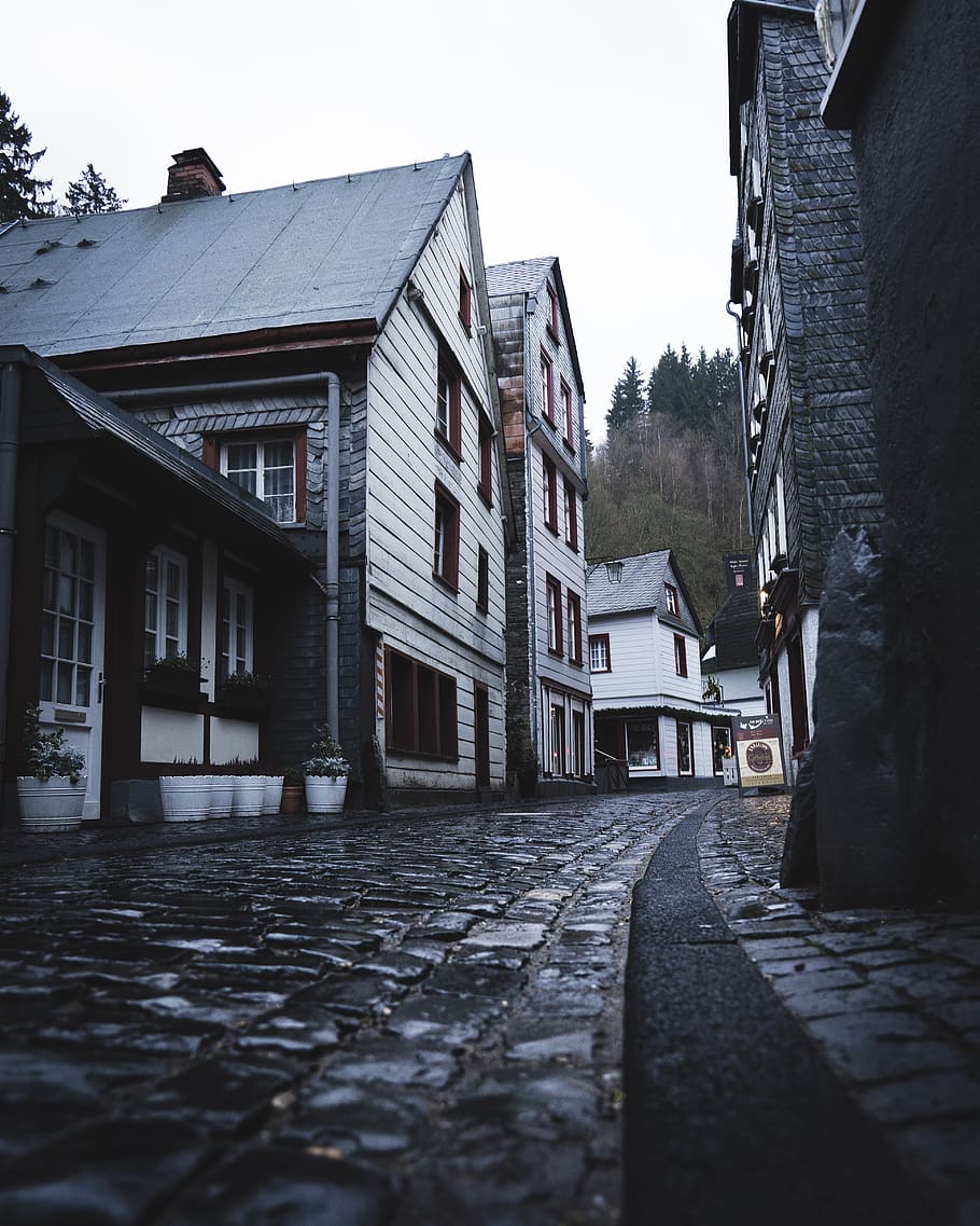 empty narrow street during daytime, walkway, path, pavement, sidewalk HD wallpaper