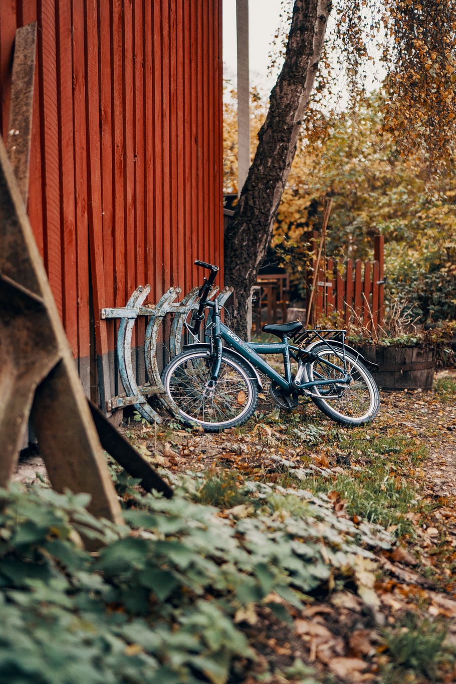 bicycle parked near tree, wheel, machine, vehicle, bike, transportation HD wallpaper