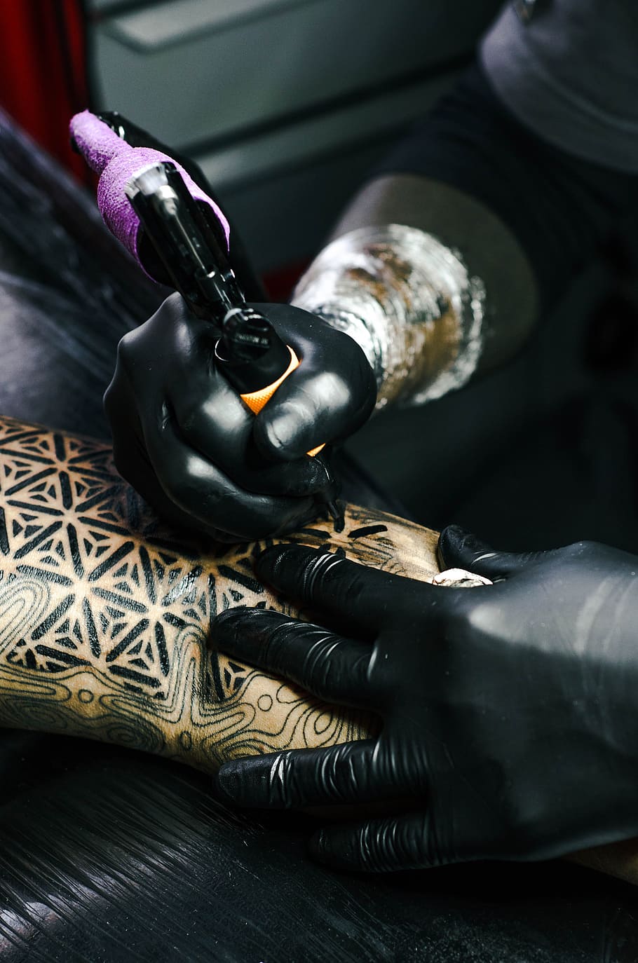 Selective Focus Photography of Tattoo Artist Drawing A Tatoo, HD wallpaper
