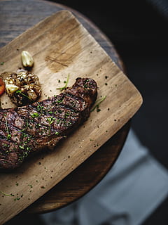 Cooked Meat on Brown Chopping Board, beef, cuisine, delicious HD wallpaper