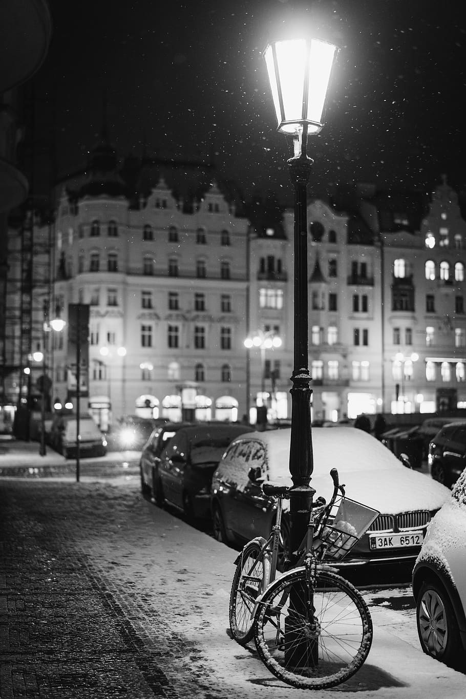 lighted light post during winter, bike, wheel, machine, transportation HD wallpaper