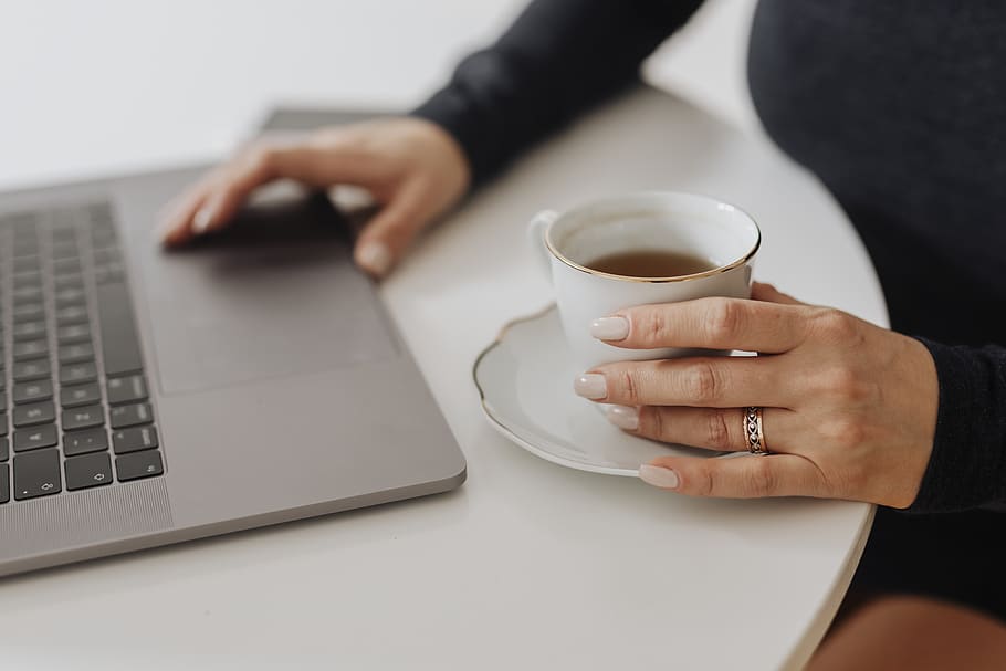 Person Having Tea While Working, beverage, blogger, blogging HD wallpaper