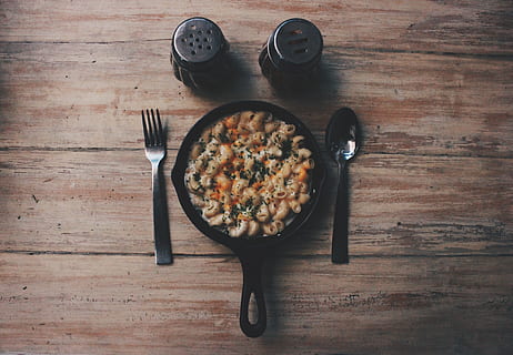 Macaroni and cheese, cutlery, dinner, dish, fork, frying pan HD wallpaper