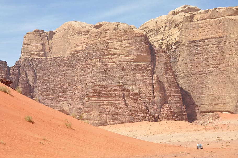 jordan, wadi rum, sand, stone, rock, car, rock formation, rock - object, HD wallpaper