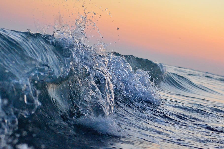 waves of body of water, sunset, sunrise, orange, red, splash HD wallpaper