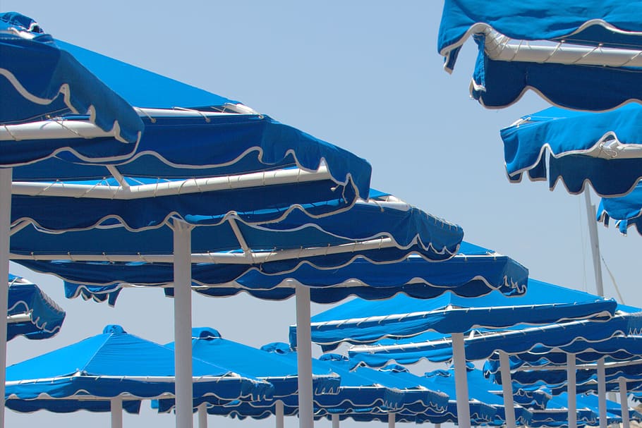 parasols, beach, water, vacations, recovery, sky, sea, sand HD wallpaper