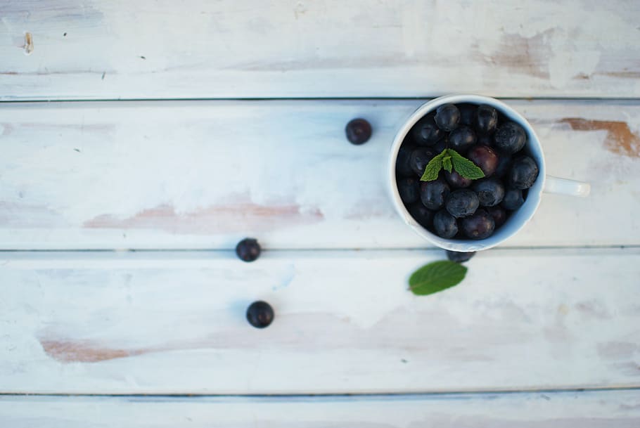 wood, spring, summer, blueflat lay, green, mint, blueberries HD wallpaper