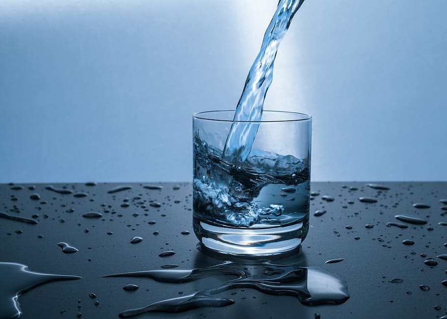 Fluid Pouring in Pint Glass, clean, clear, cold, drink, drinking glass HD wallpaper