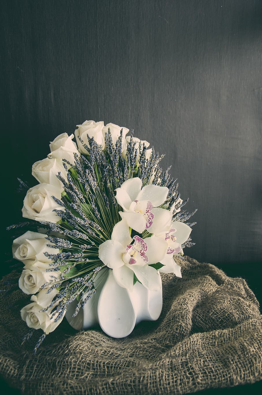 White Rose Arrangement, bloom, blossom, decor, flora, flowers HD wallpaper