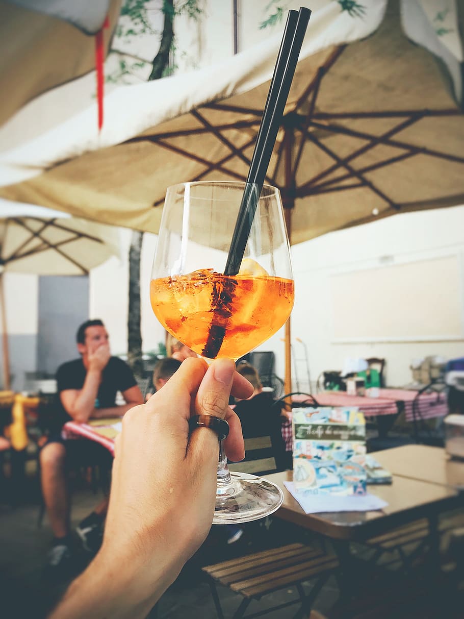 Long-stem Glass, drink, drinking glass, hand, holding, mobilechallenge HD wallpaper