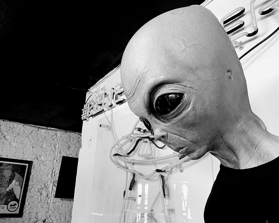 alien, human, person, head, light, mannequin, drink, beverage HD wallpaper