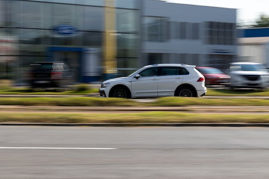 panning, speed, road, car, city, fast, vehicle, traffic, jeep HD wallpaper