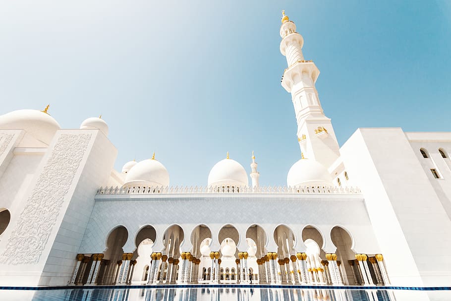 Mosque in Abu Dhabi, the capital city of the United Arab Emirate HD wallpaper