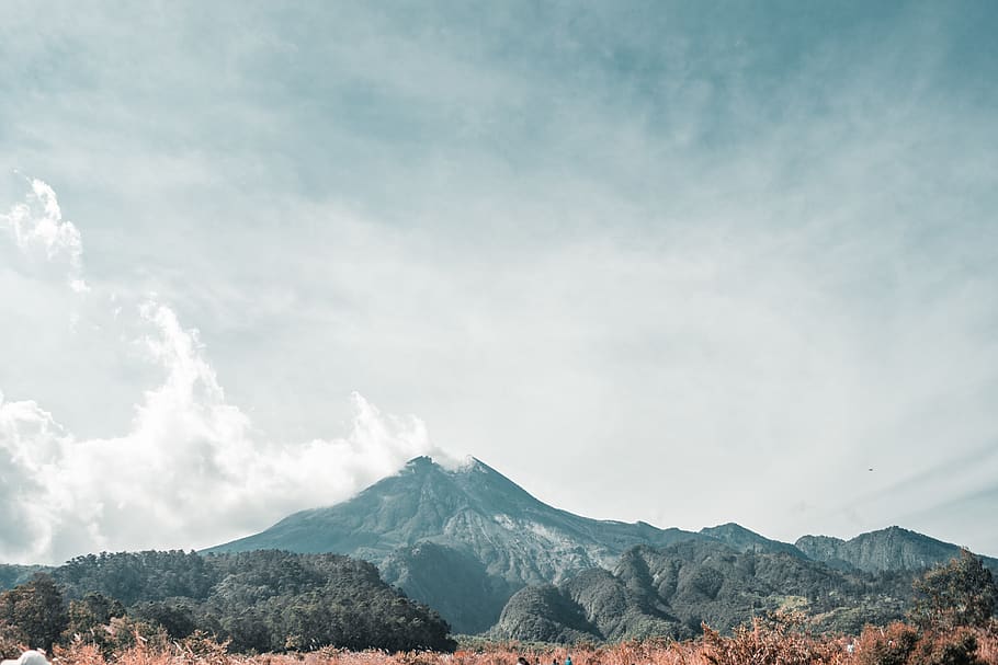 mountain under white sky, nature, outdoors, mountain range, peak HD wallpaper