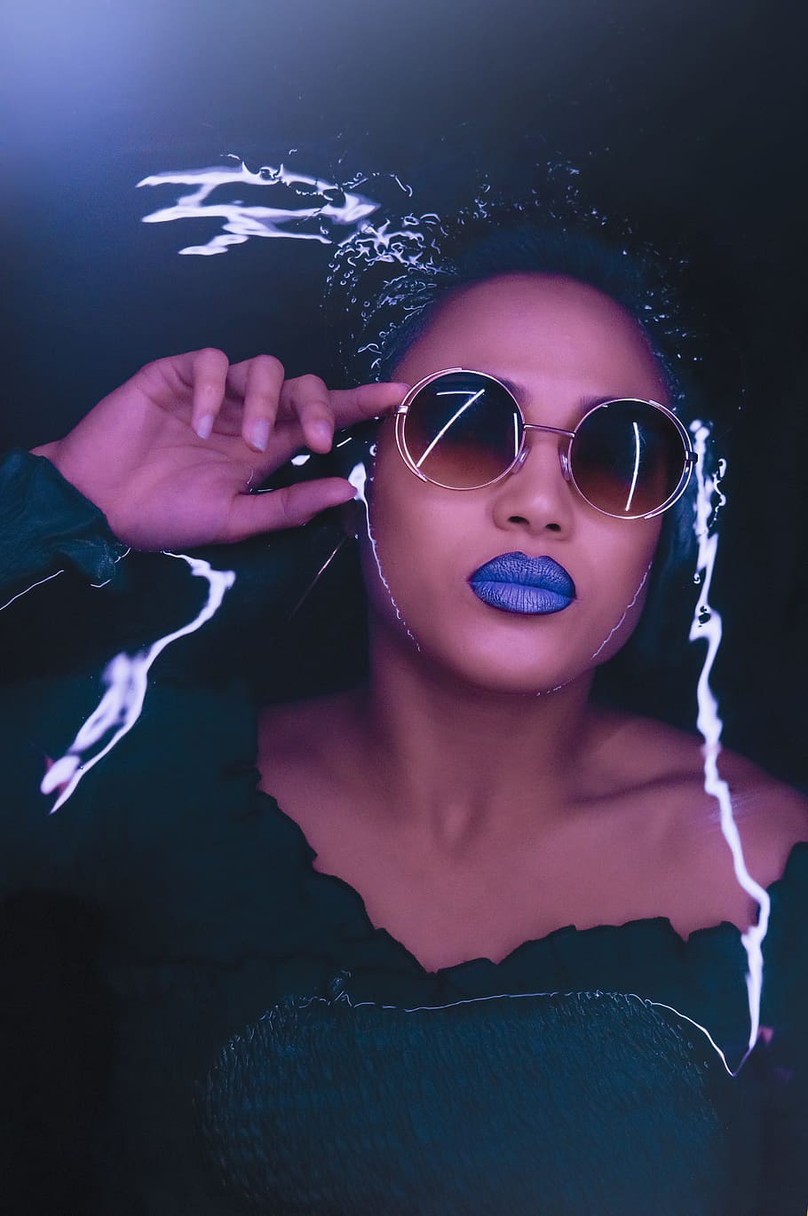 woman pointing her head, light, reflection, lipstick, neon, water HD wallpaper