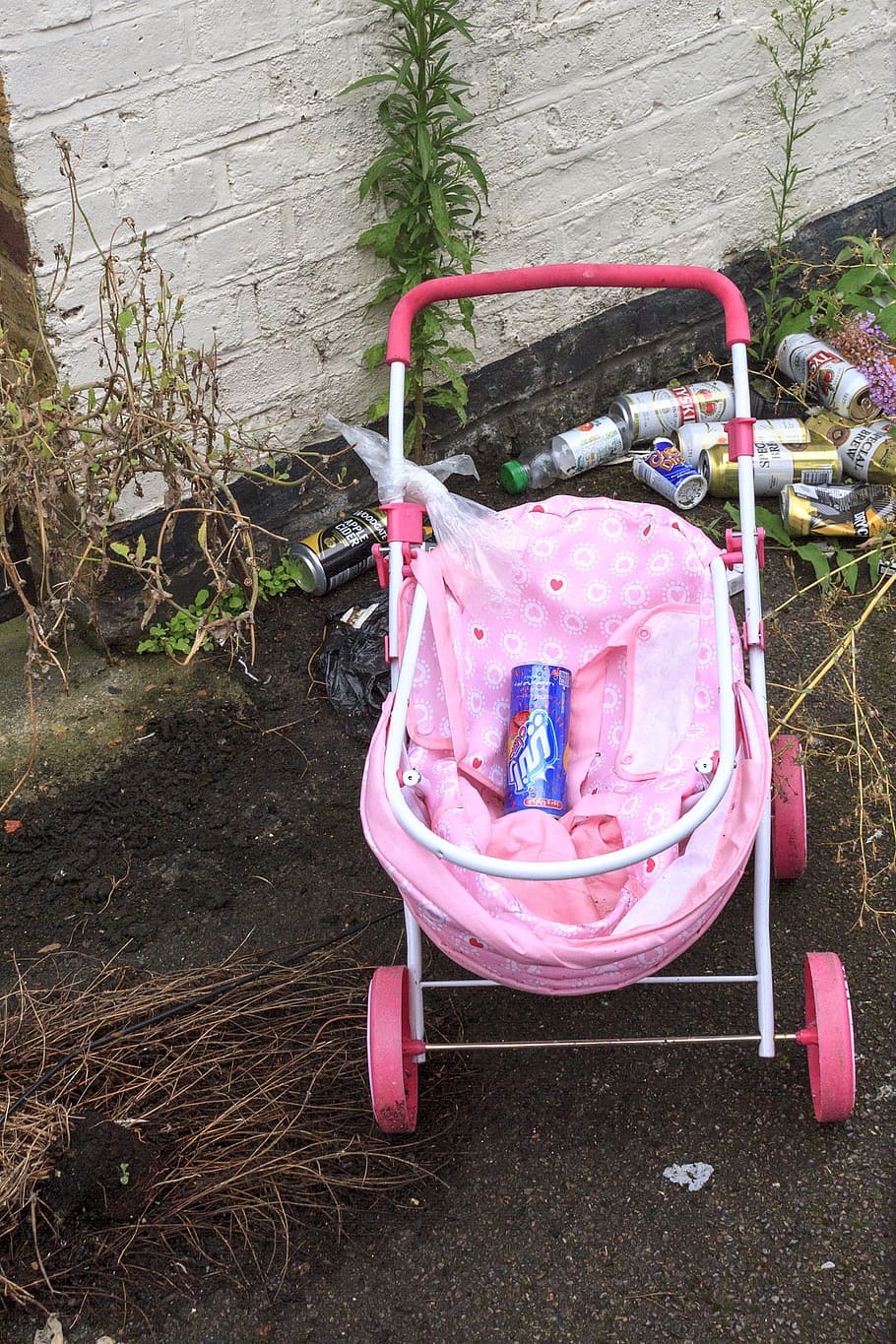 Baby stroller with beer cans and other junk., pink, camden, london, HD wallpaper