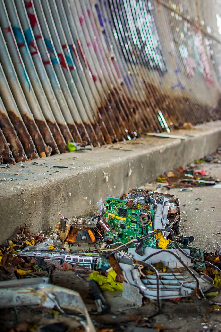 broken, trash, tunnel, shattered, circuit board, computer, old HD wallpaper
