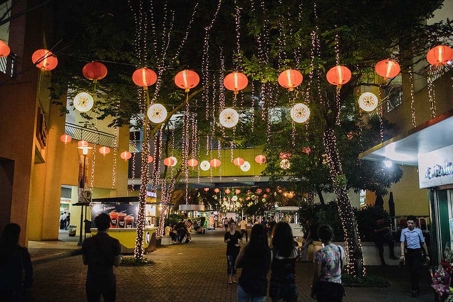 Red and White Jack-o-lanterns, city, commerce, crowd, evening HD wallpaper