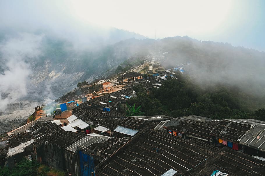 mountain, volcano, town, empty, moody, underexposed, mountainside HD wallpaper