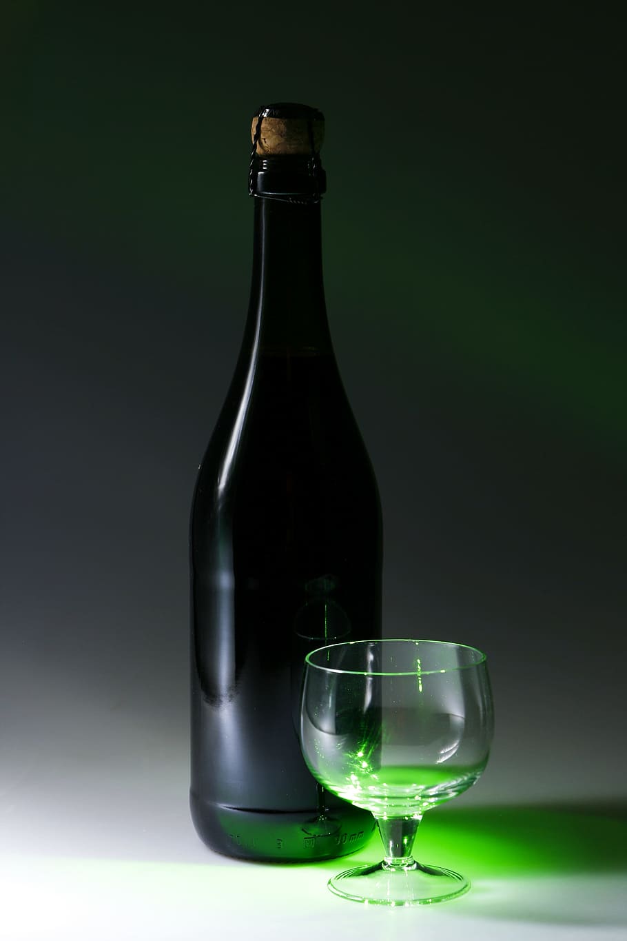 bottle, champagne, drink, effect, light, nobody, objects, shot HD wallpaper